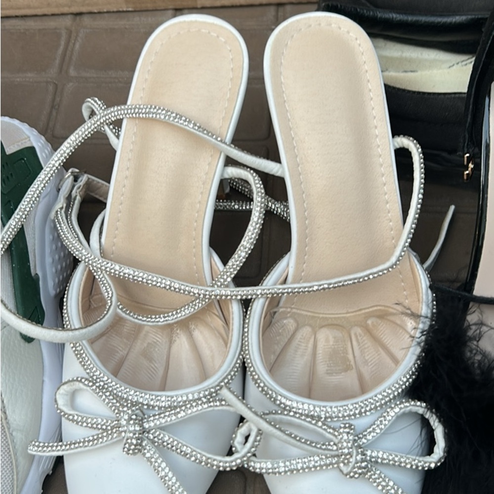 Source Unknown White Heels with Rhinestone Embellishments